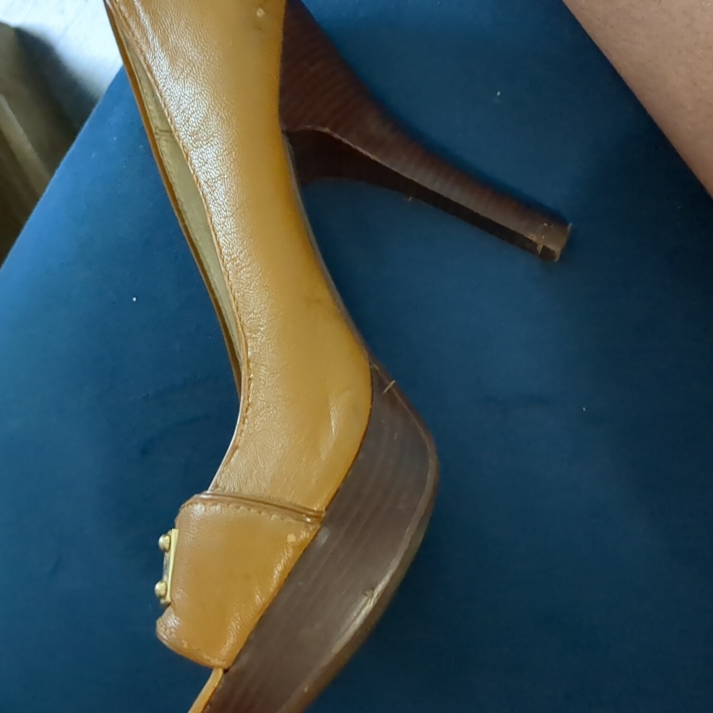 Shoes - Picture 8 of 8